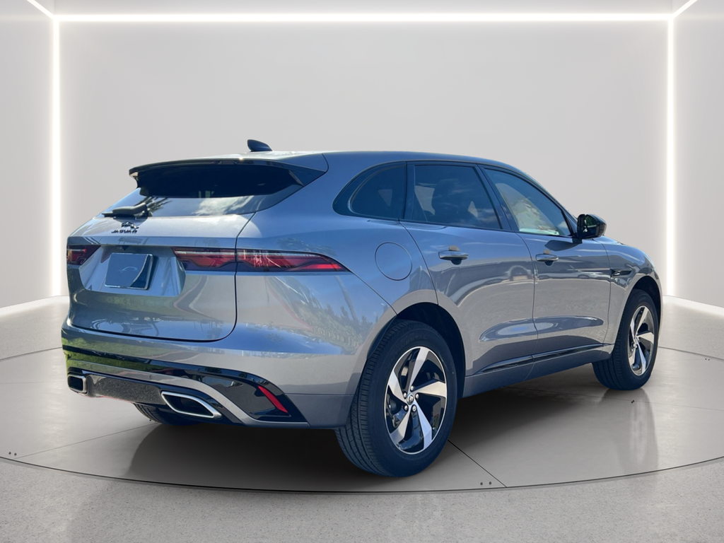 Used 2025  Jaguar P400 R-Dynamic S image 10