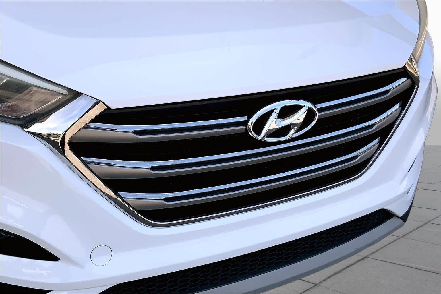 Used 2018 Dazzling White Hyundai Limited image 30