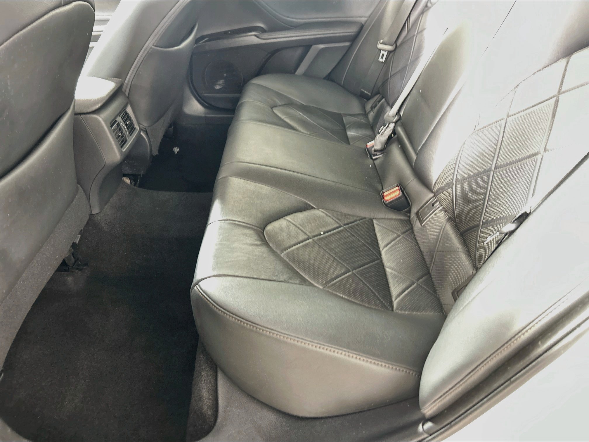 Used 2018 Wind Chill Pearl Toyota XLE image 25