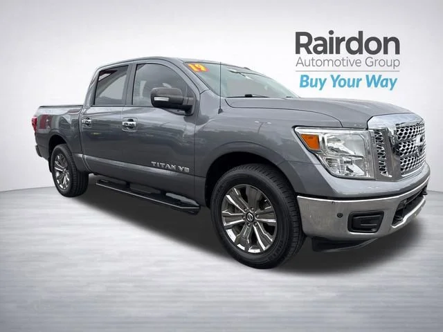 2019 Nissan Titan SV 4X4 Crew Cab's photo