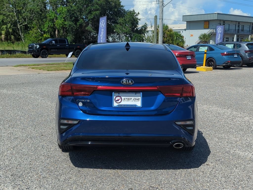 Used 2021 Blue Kia LXS image 6