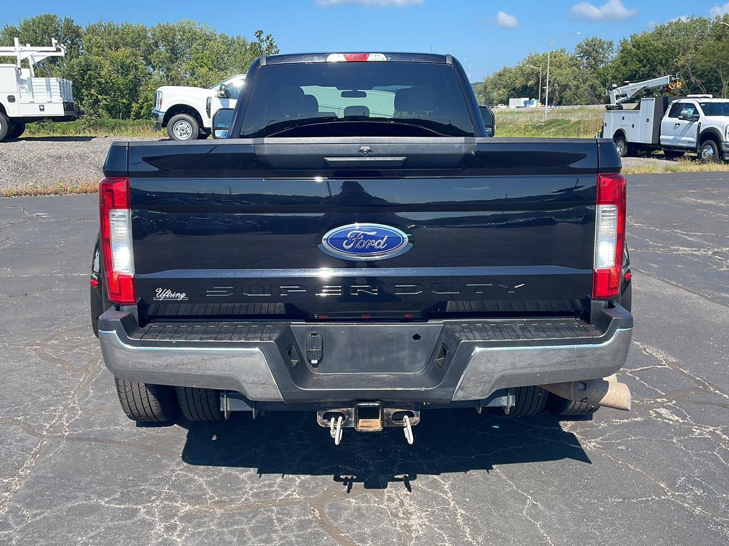 Used 2019 Agate Black Metallic Ford XLT image 31