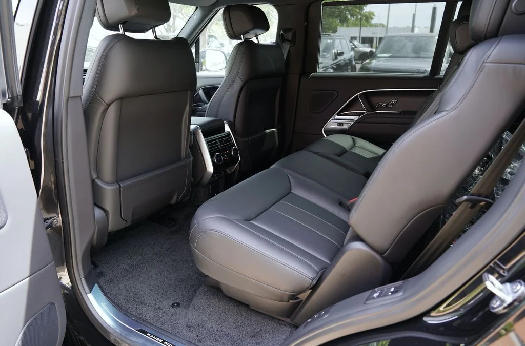 New 2026 Santorini Black Land Rover SE image 40