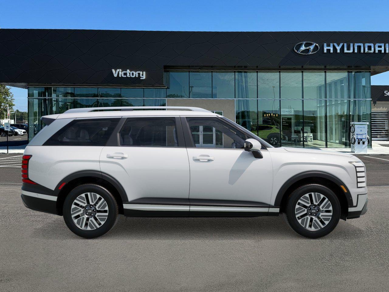 New 2026 White Hyundai SEL Premium image 7