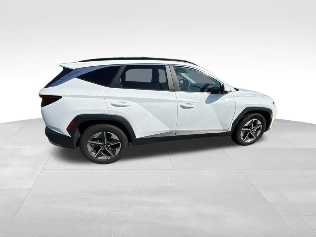 Used 2025 White Hyundai SEL image 20