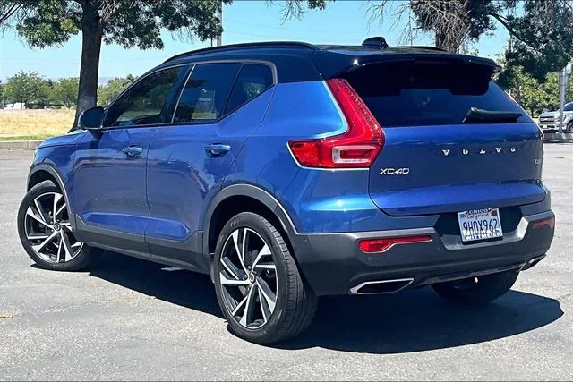 Used 2020 Blue Volvo R-Design image 12