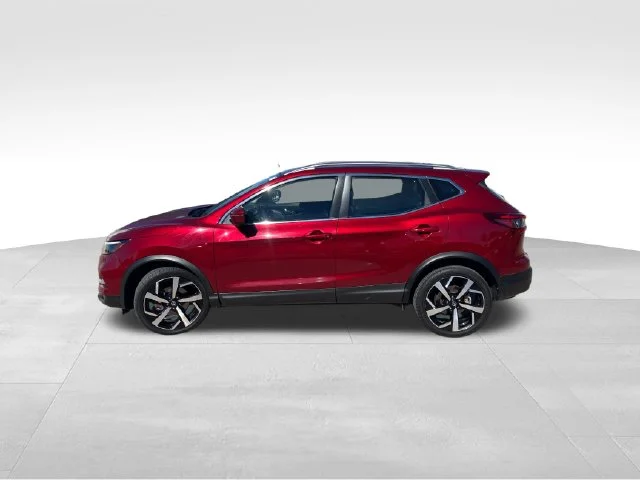 Used 2022 Red Nissan SL image 3
