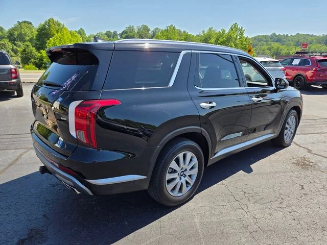Used 2025 Black Hyundai SEL image 8