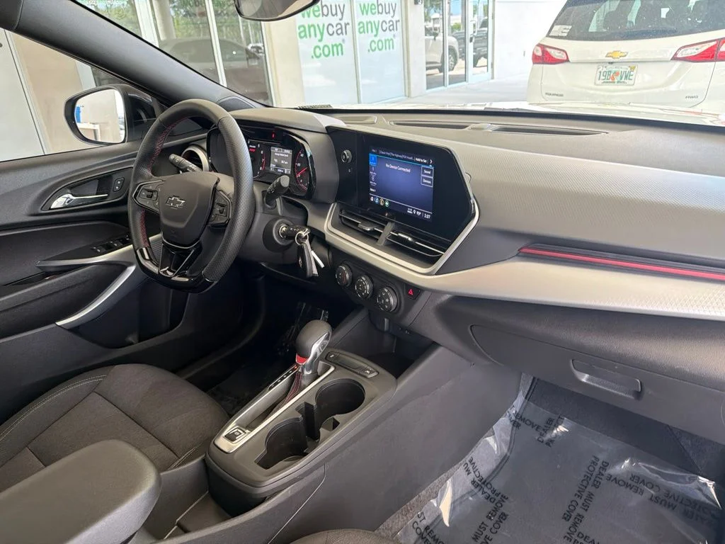 Used 2025 White Chevrolet 1RS image 23
