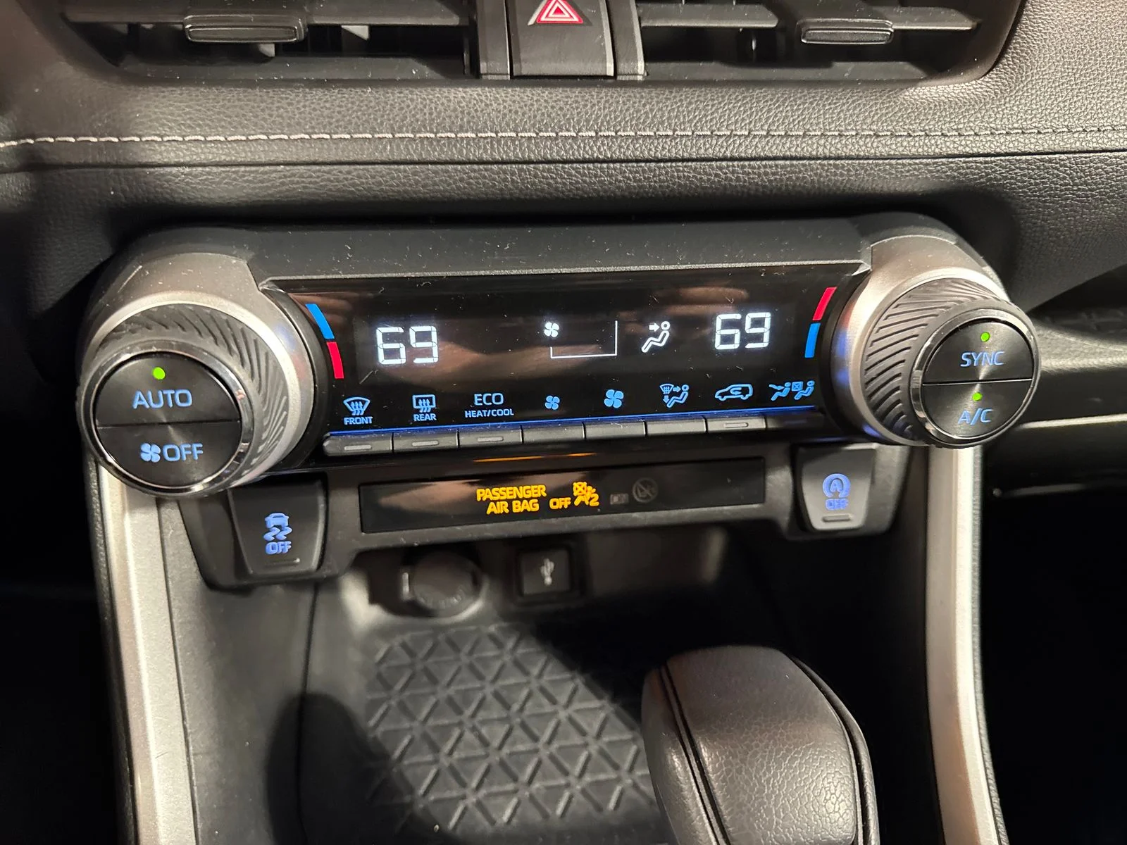 Used 2021 White Toyota XLE image 23