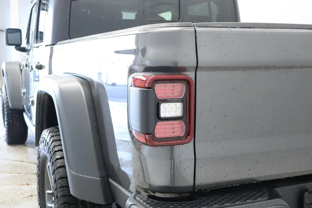 New 2026 Granite Crystal Metallic Clear-Coat Exterior Paint Jeep Mojave image 19