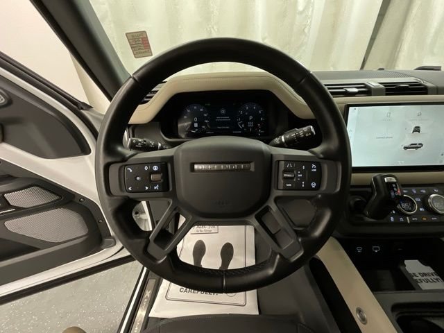 Used 2024 White Land Rover X-Dynamic SE image 11