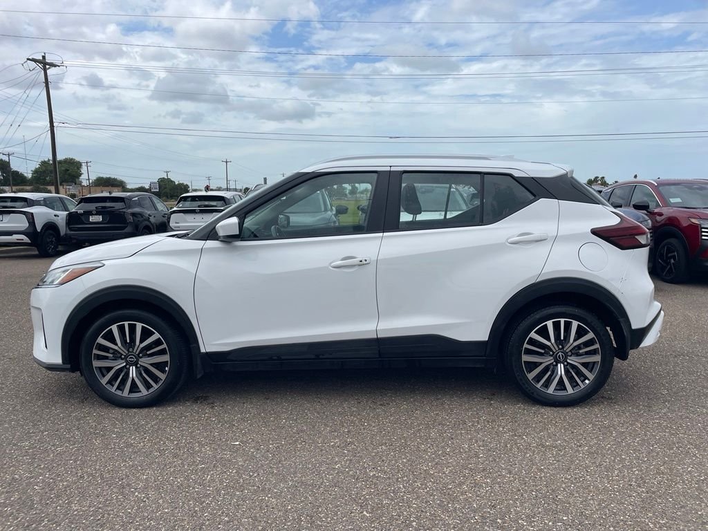 Used 2024 White Nissan SV image 4
