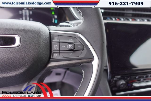 New 2024 Silver Zynith Exterior Paint Jeep 4xe image 14