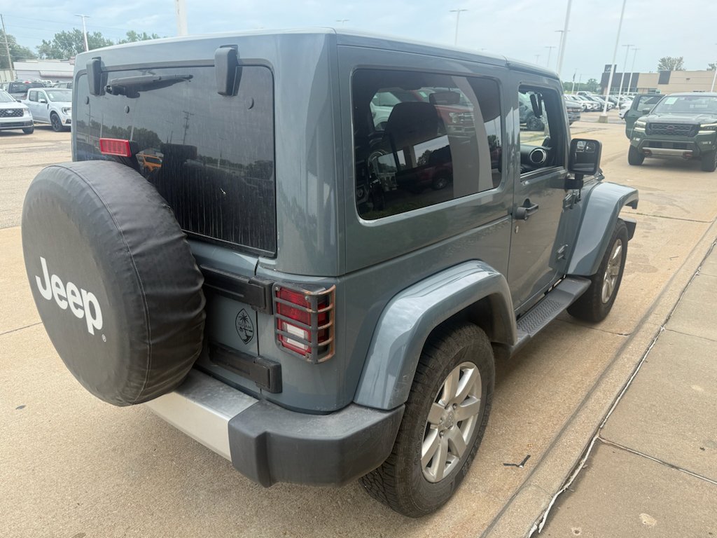 Used 2014 Blue Jeep Sahara image 10
