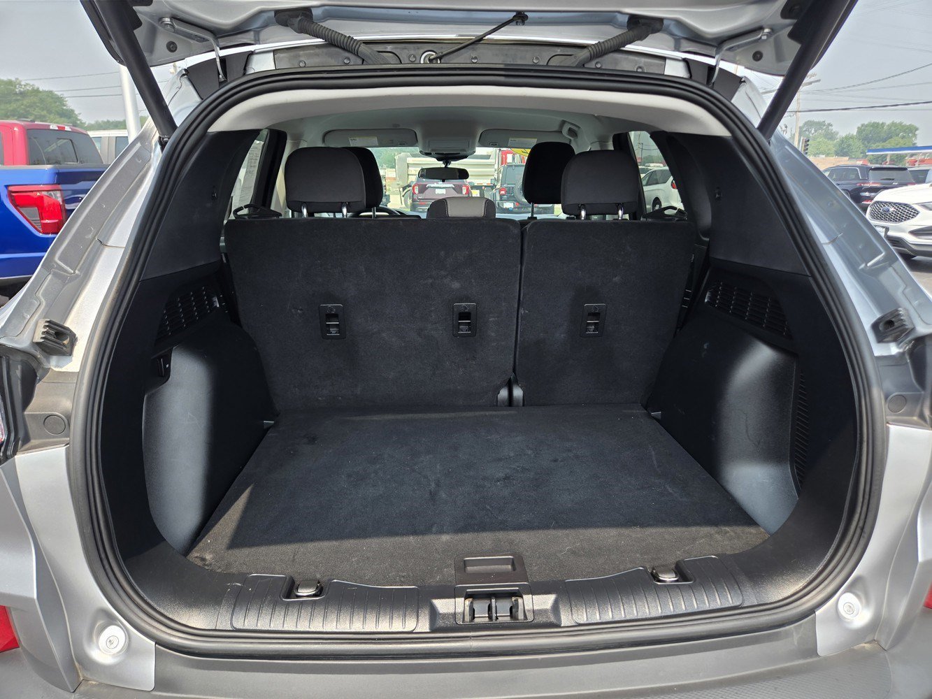 Used 2022  Ford SE image 32