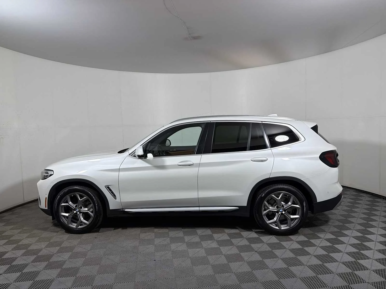 Certified Used 2024 Mineral White Metallic BMW xDrive30i image 4