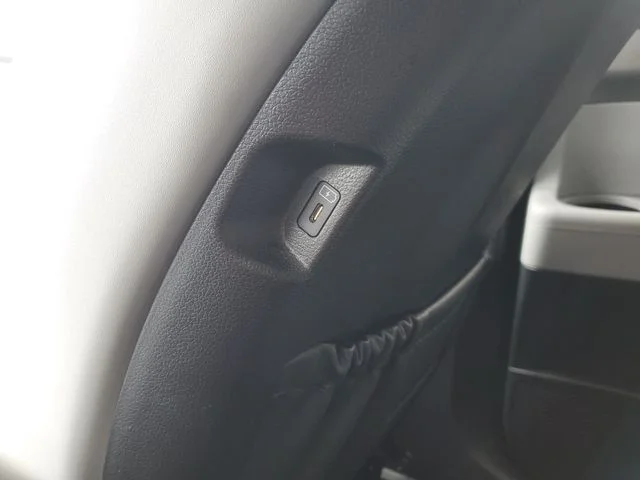 Used 2025 White Hyundai SEL image 11