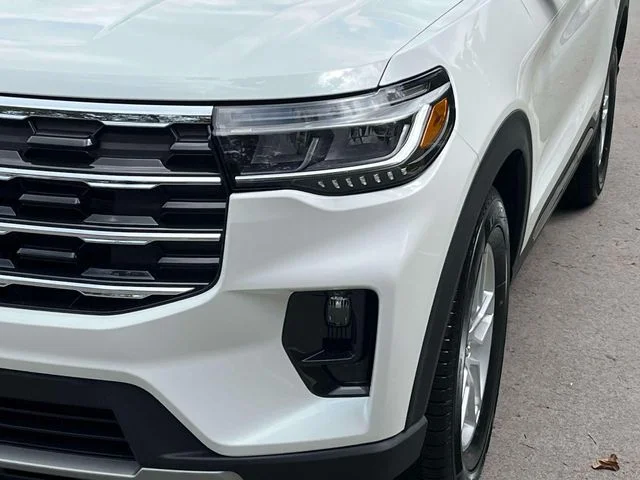 New 2026 Star White Metallic Tri-Coat Ford Active image 9