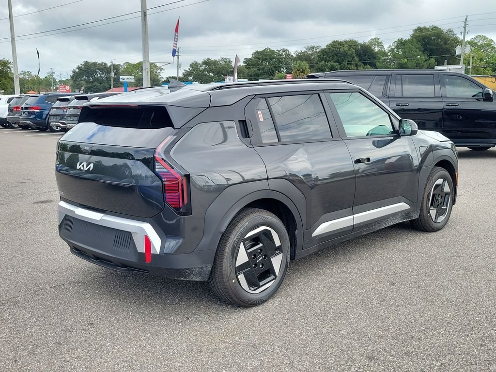 New 2027 Interstellar Gray Kia Wind image 6