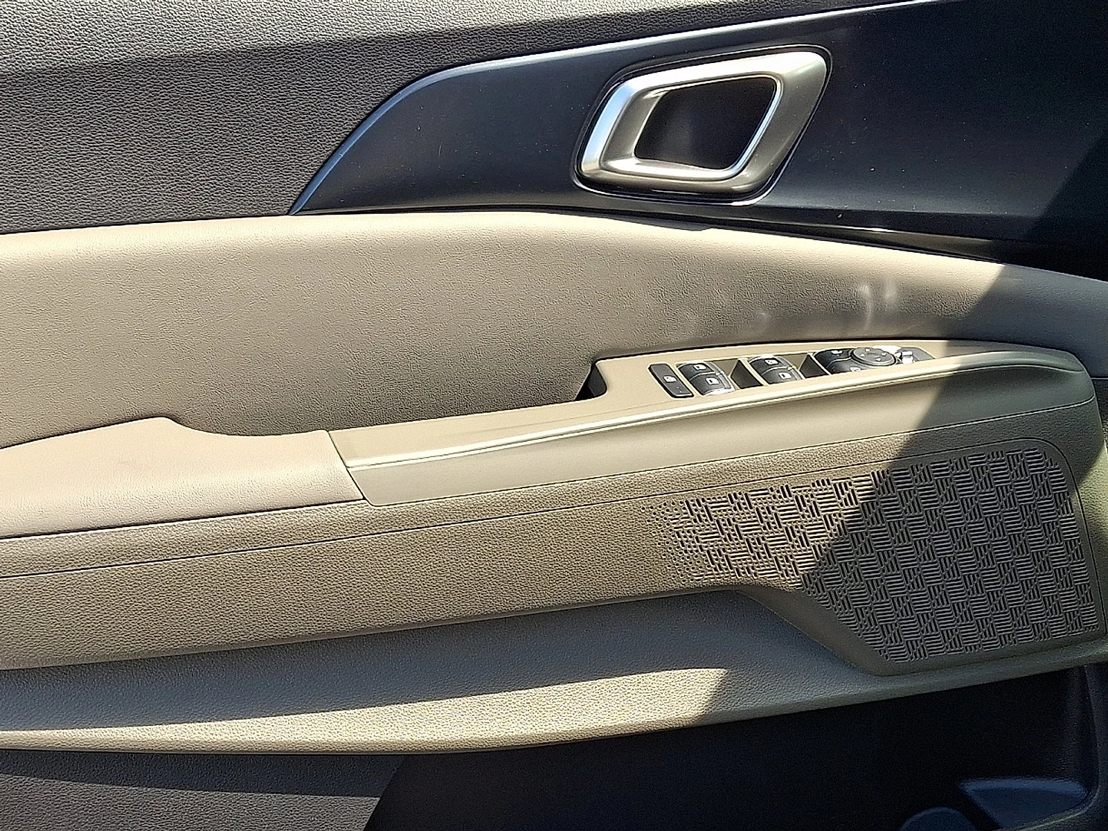 New 2027 Silver Kia LXS image 12