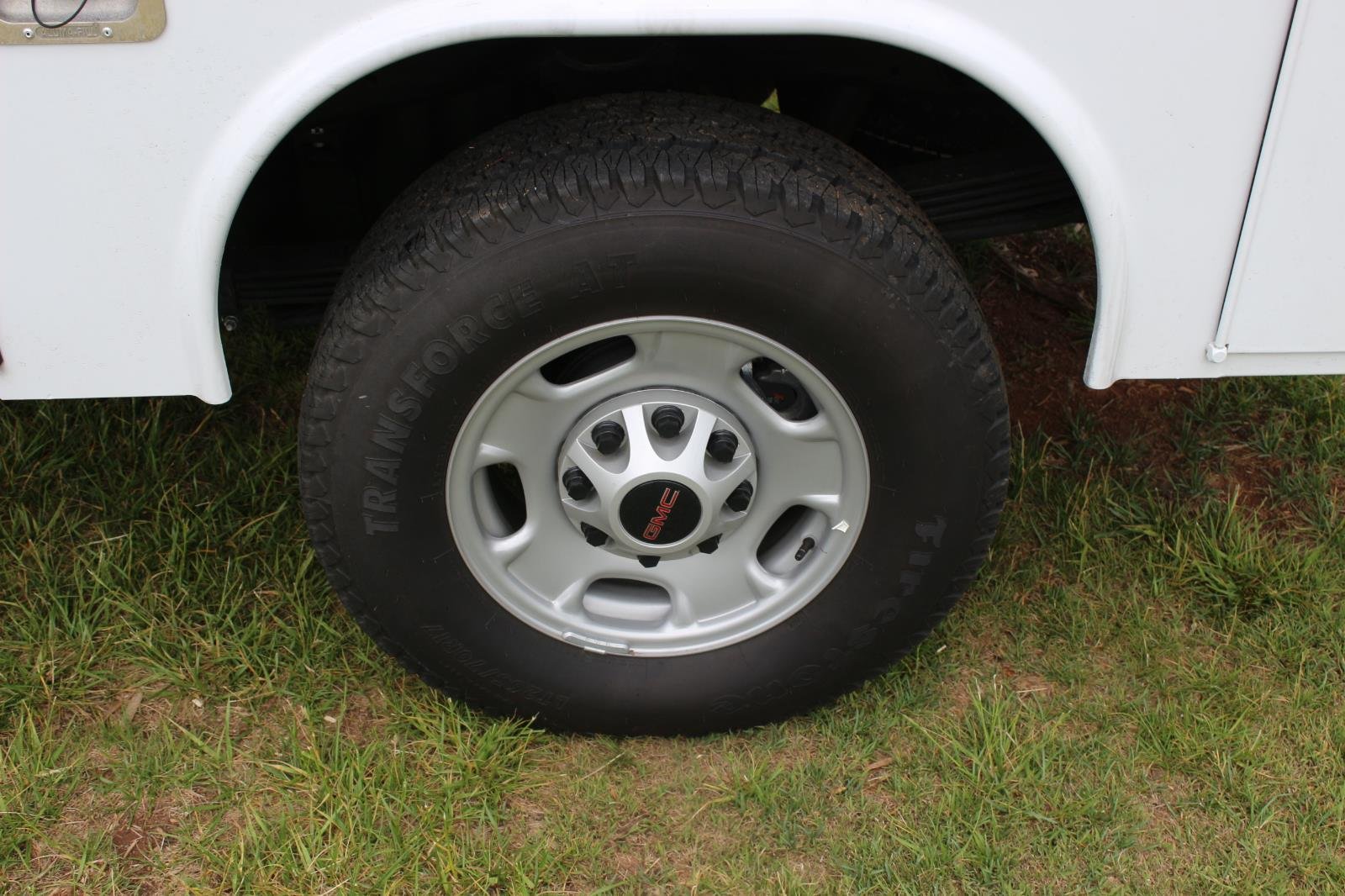 New 2025 Summit White GMC Pro image 35