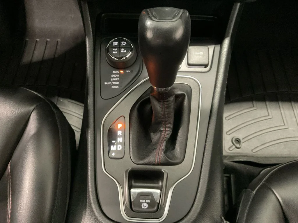 Used 2019 White Jeep Trailhawk image 35