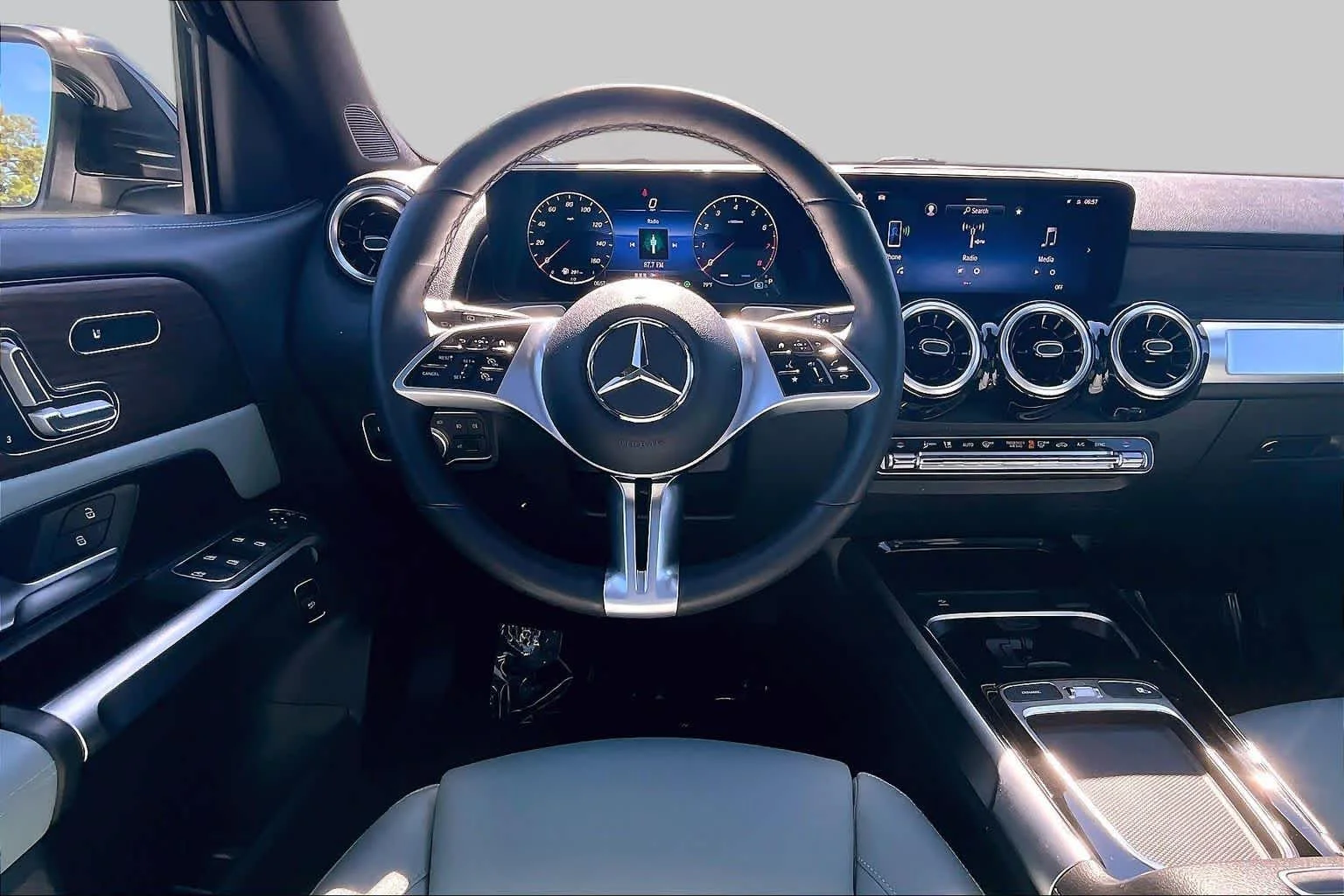 Used 2026 Night Black Mercedes-Benz GLB 250 image 6