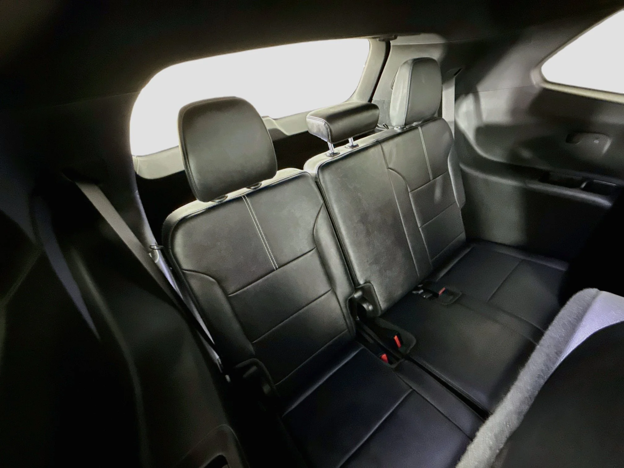 Used 2024 Summit White GMC Elevation image 35