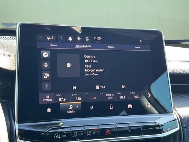 New 2026 White/off-white Jeep Latitude image 32