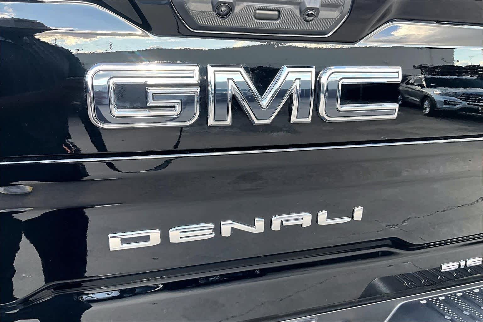 Used 2026 Onyx Black GMC Denali Ultimate image 31