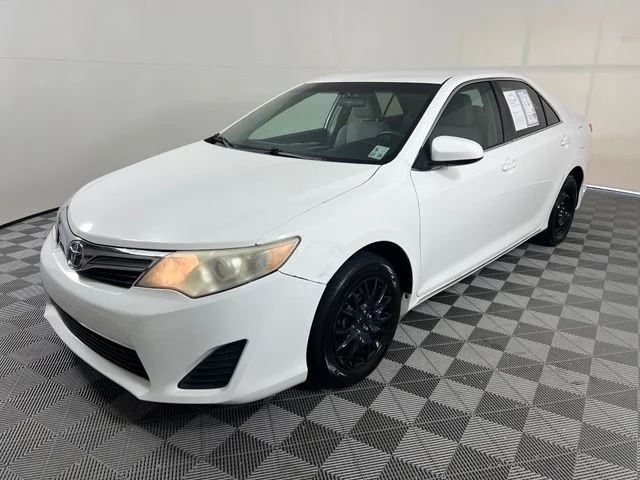 Used 2014 White Toyota LE image 3
