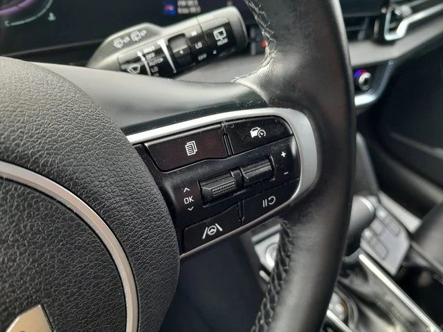 Used 2023 White Kia X-Line image 15