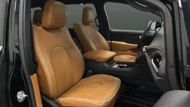 Used 2023 Brilliant Black Crystal Pearlcoat Chrysler Pinnacle image 24