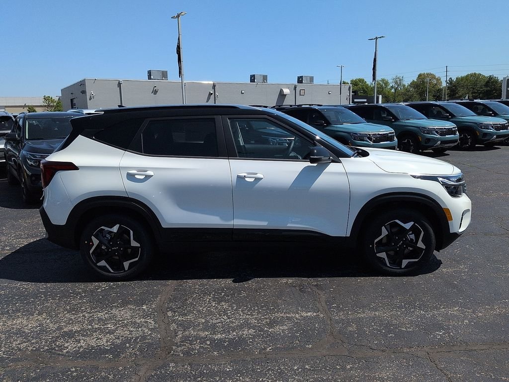 New 2026 Clear White / Black Roof Kia S image 2