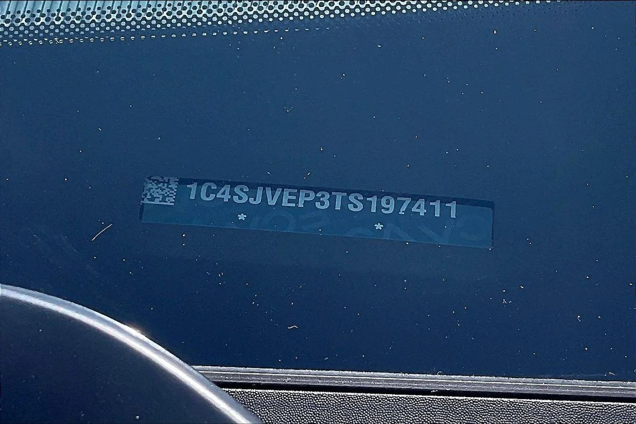 New 2026 Bright White Clearcoat Jeep Summit Reserve image 40