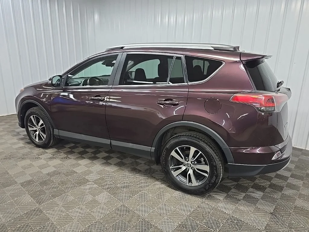 Used 2018 Black Toyota XLE image 4