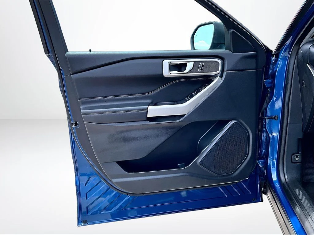 Used 2020 Blue Ford XLT image 24