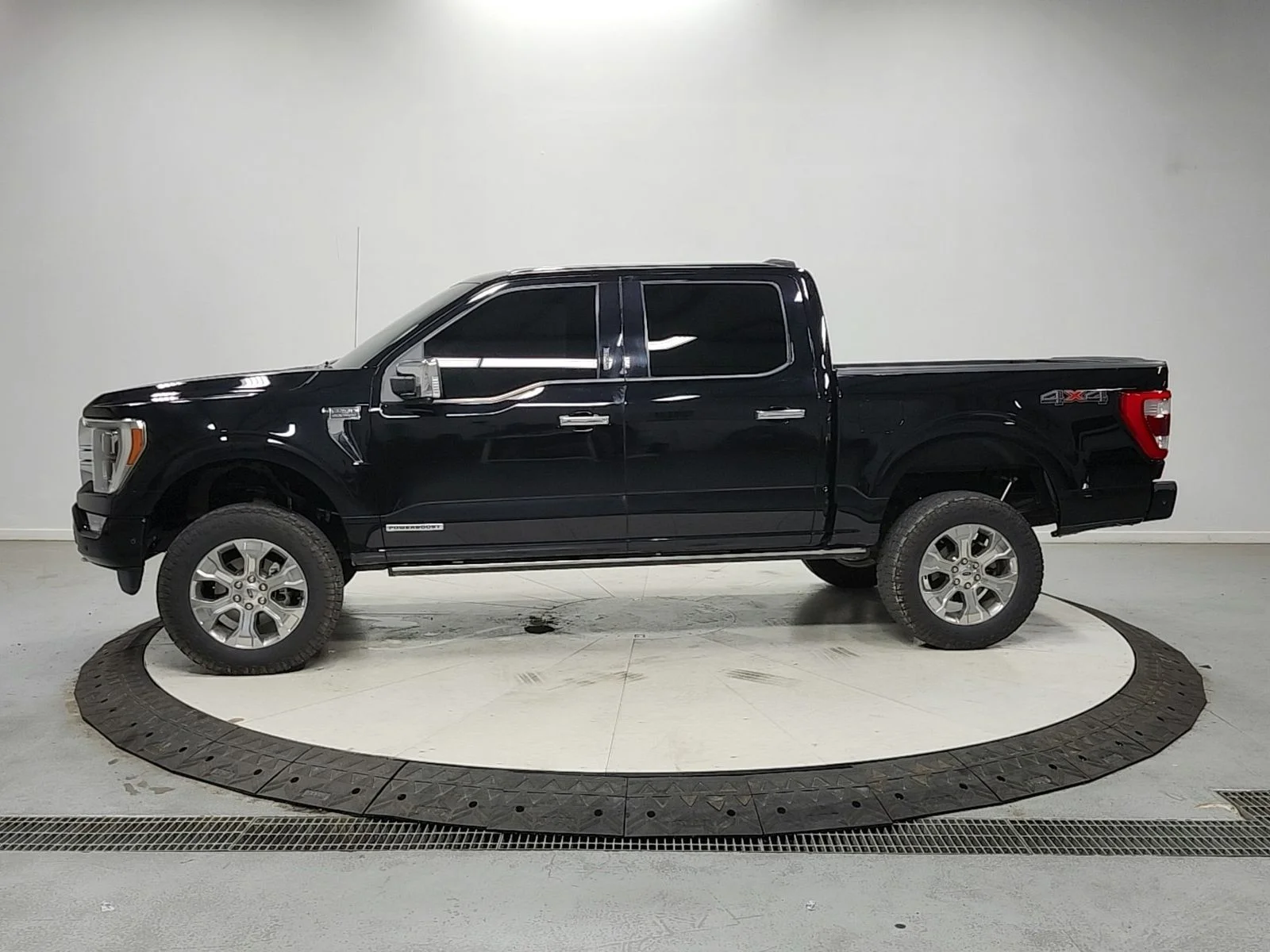 Used 2021 Black Ford Platinum image 4