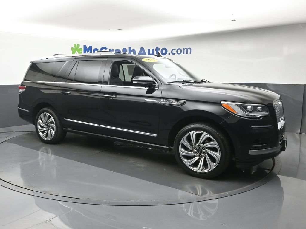 Used 2023 Black Lincoln Reserve image 2