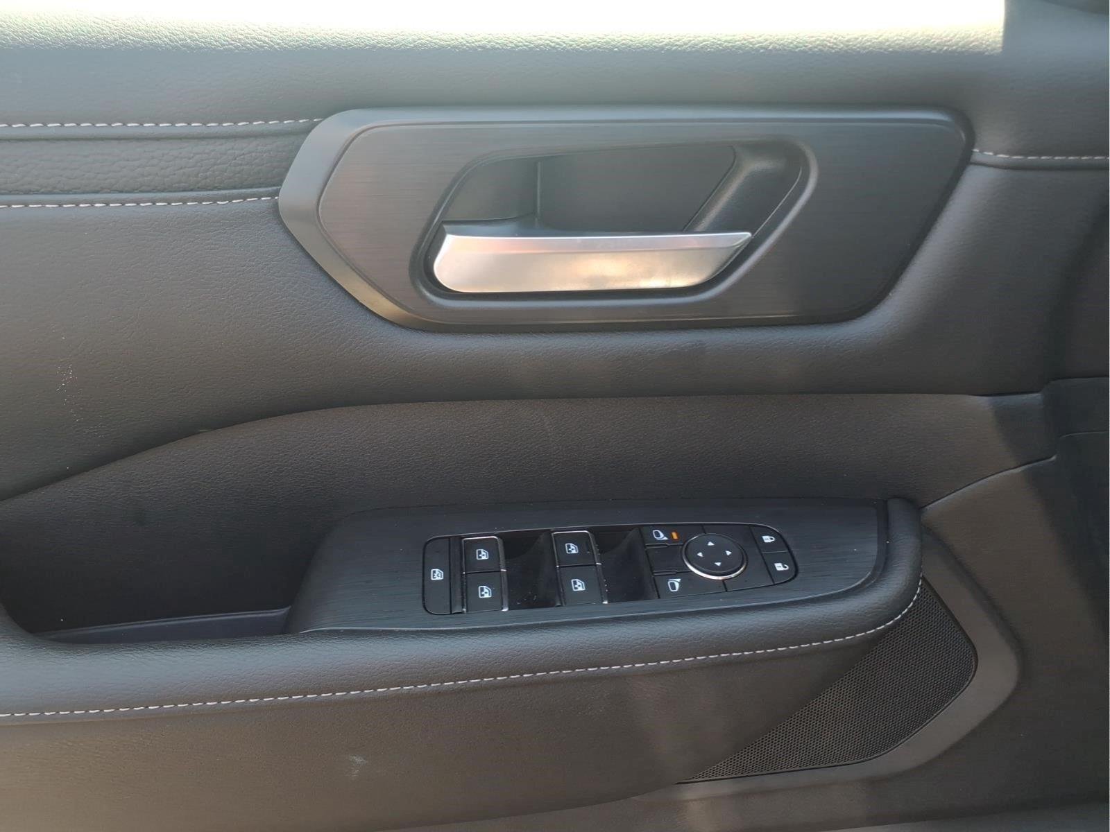 Used 2025 Super Black Nissan SV image 19