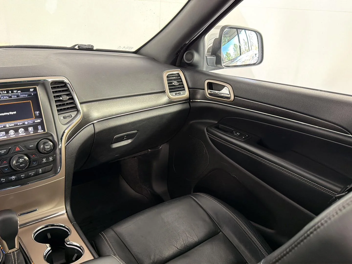 Used 2017 Bright White Clearcoat Jeep Limited image 19