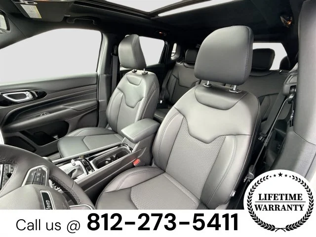 New 2026 White Jeep Latitude image 21