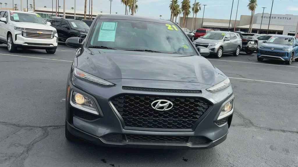 Used 2021 Gray Hyundai SE image 4