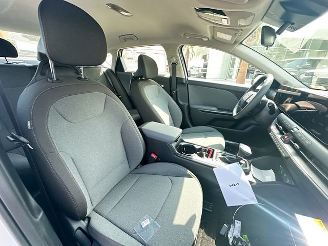 New 2026 Snow White Pearl Kia LXS image 26