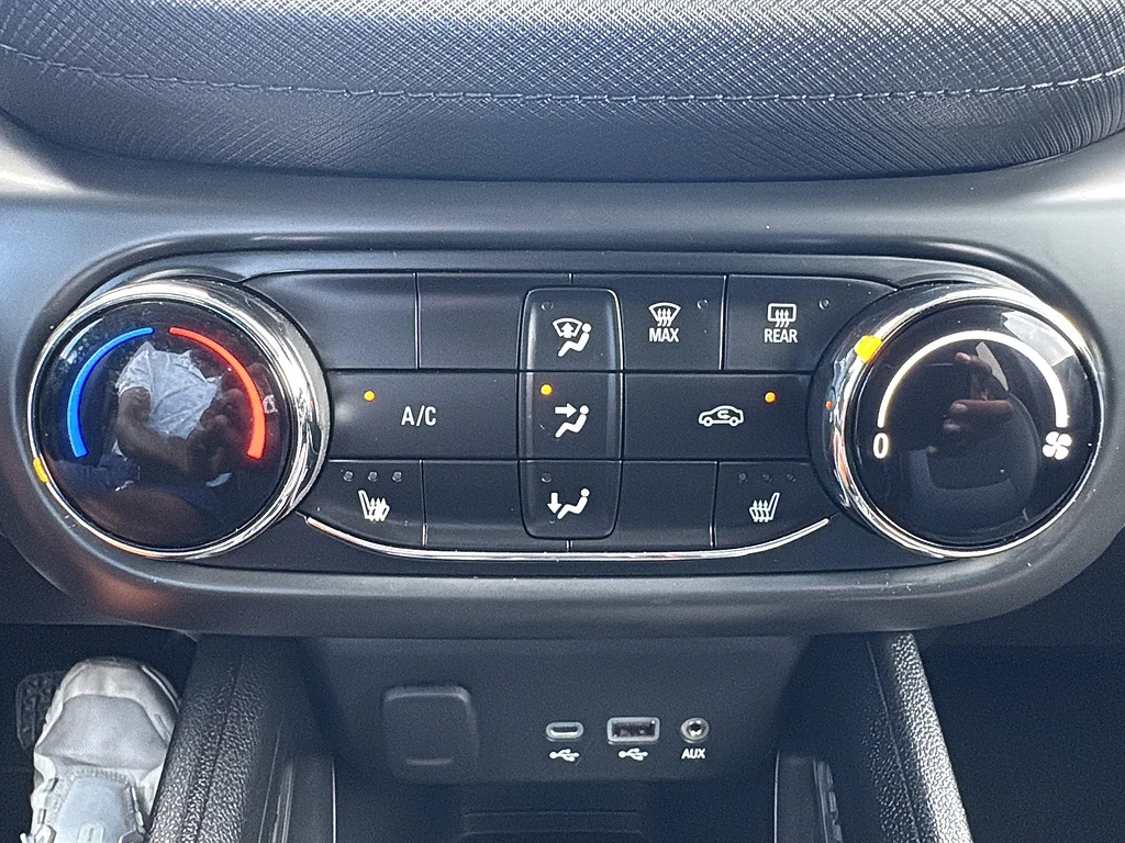 Used 2023 Blue Glow Metallic Chevrolet  image 28
