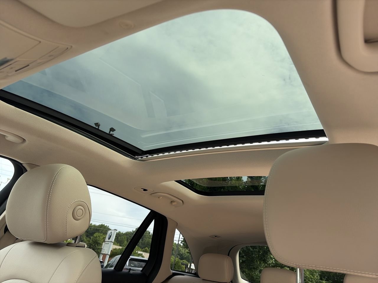 Used 2020 designo Diamond White Metallic Mercedes-Benz GLC 300 image 30