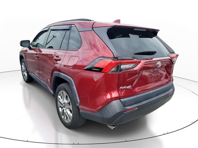 Used 2022 Red Toyota XLE Premium image 3