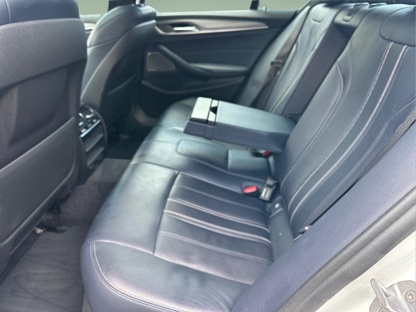 Used 2019 Alpine White BMW 530i image 16