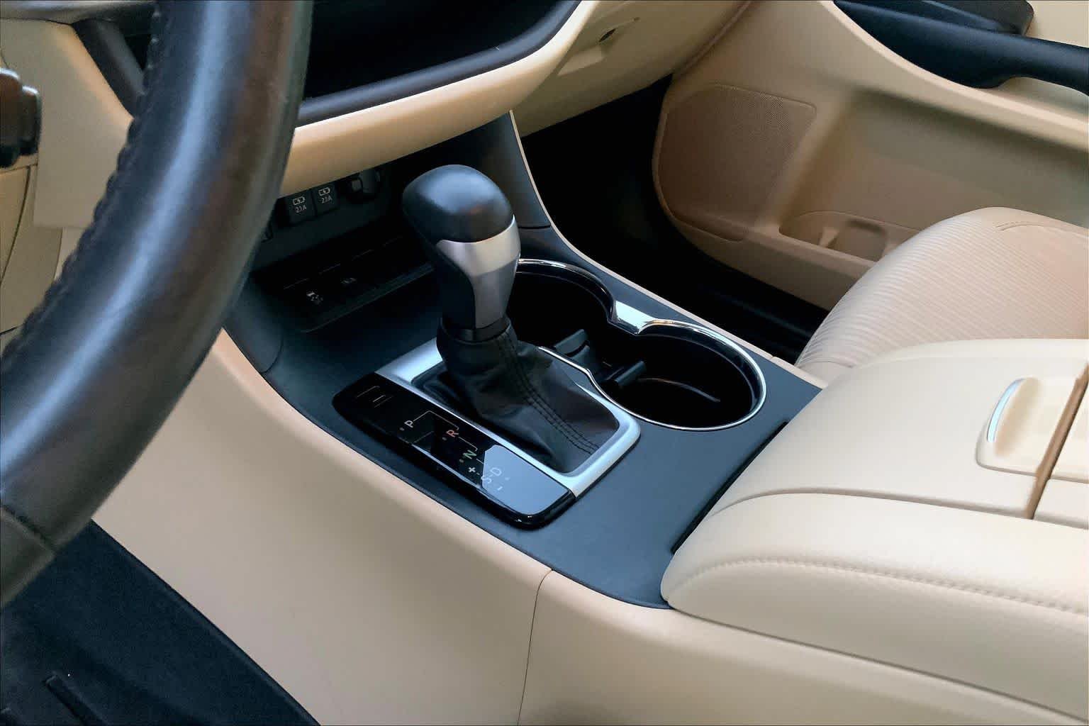 Used 2019 Blizzard Pearl Toyota LE Plus image 14